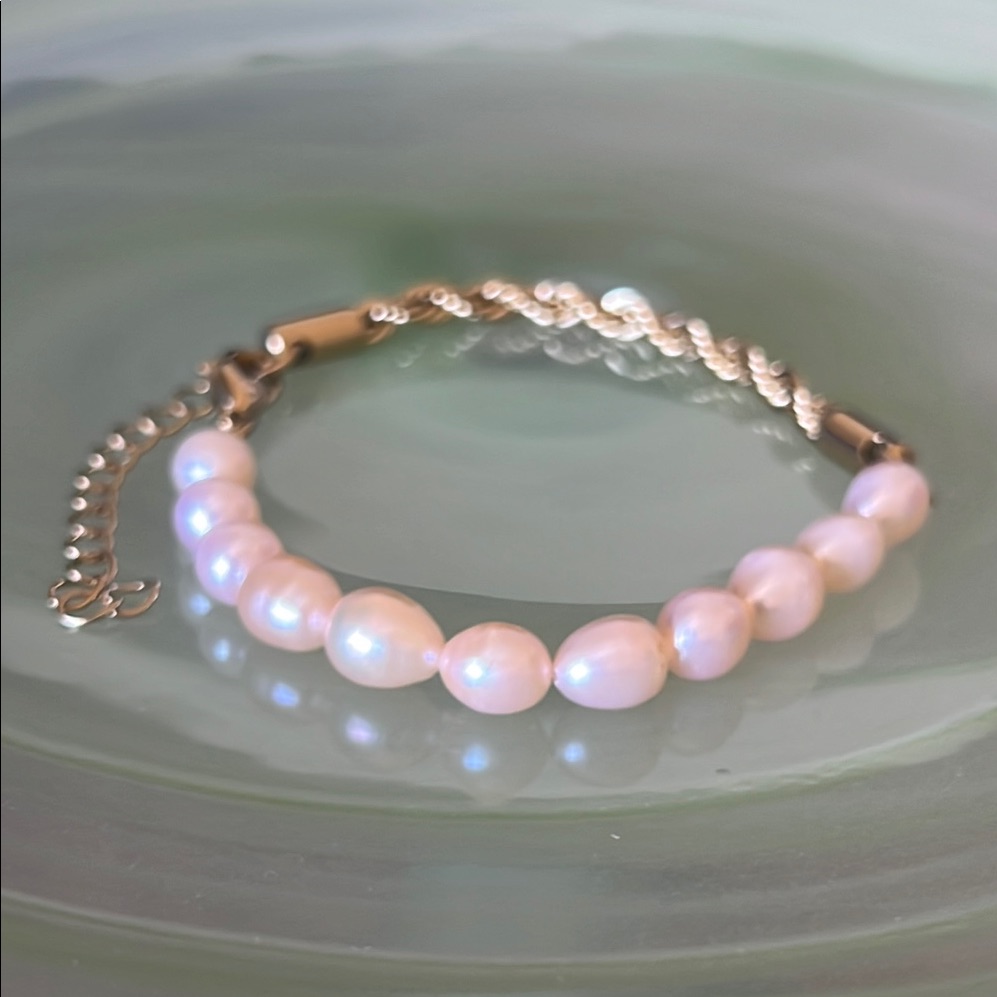 Elegant Pearl Bracelet 43$